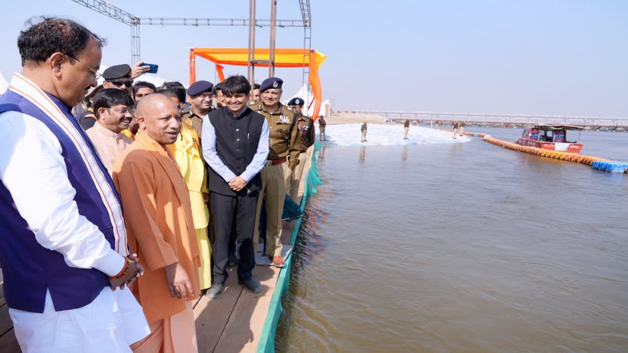 CM Yogi reached Prayagraj, praised the country's first AI based ICU, Akshayvat also reached