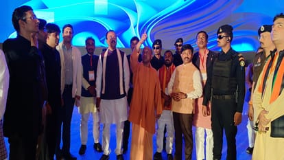 CM Yogi reached Prayagraj, praised the country's first AI based ICU, Akshayvat also reached