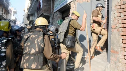 Sambhal MP Burkq: Police fired the bullet... the evidence is known to all, officers are hiding the crime