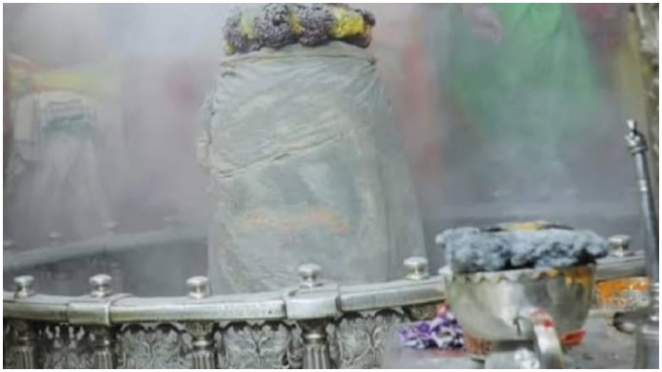 Ujjain Mahakaleshwar Temple: Baba Mahakal adorned with ashes in aarti worshipped seeker of crematorium