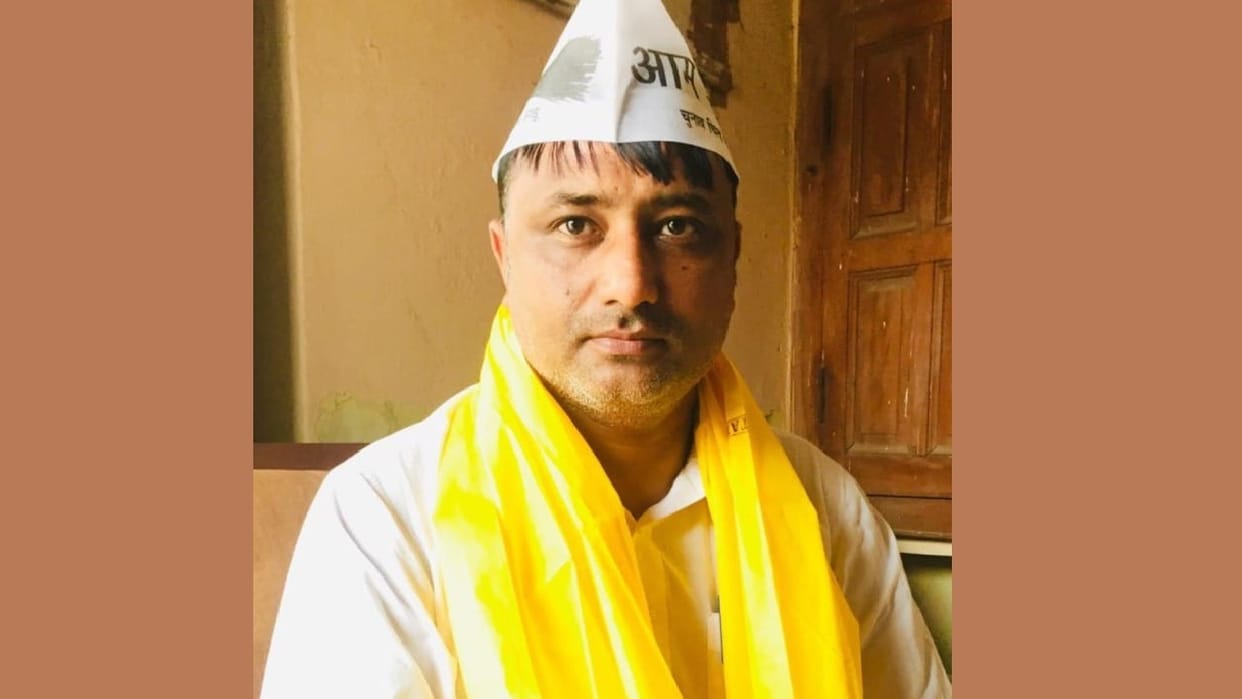 Bike riders surrounded car of AAP district secretary in Dadri, accused fled after threatening him