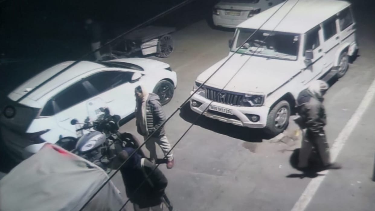 Bihar News : Encounter between STF and criminals Patna jakkanpur, bihar police inspector and criminal injured