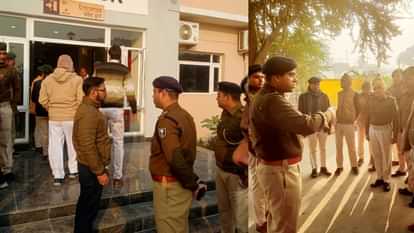 BPSC 70th CCE: बीपीएससी 70वीं पीटी परीक्षा के बाद छात्रों का हंगामा, पेपरलीक का लगाया आरोप; आयोग ने किया इनकार BPSC Exam : BPSC 70th preliminary exam today at 912 centres, Patna, Bihar News, exam time, BPSC News, Bihar