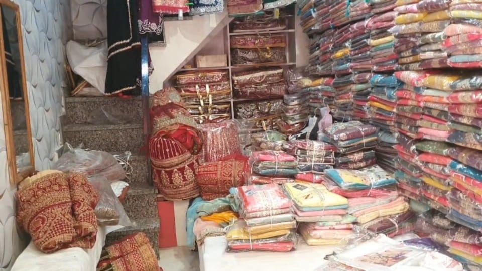 Thief stole cash and clothes form three shops in Chauda Bazaar of Panipat