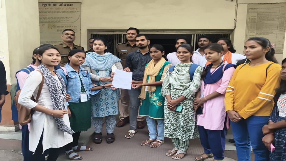 ABVP submitted a memorandum collector demanding relief from problems being faced by students in Raigarh