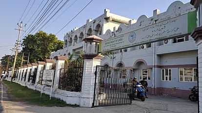AMU: देश की तीन उर्दू अकादमियों को आठ साल से नहीं मिला बजट, कुछ दिनों तक शिक्षकों ने अपने पास से भी किया खर्च India three Urdu academies have not received budget for eight years