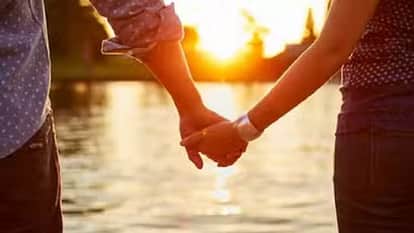 peon and girl student were caught doing obscene acts in classroom of government school in Chhattisgarh