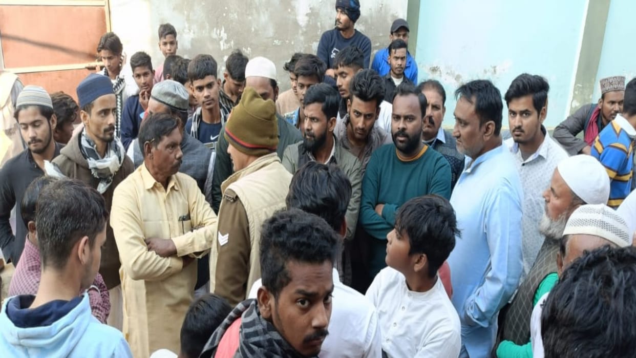Theft of lakhs by breaking the lock of a property dealer's deserted house, created panic, no report was filed