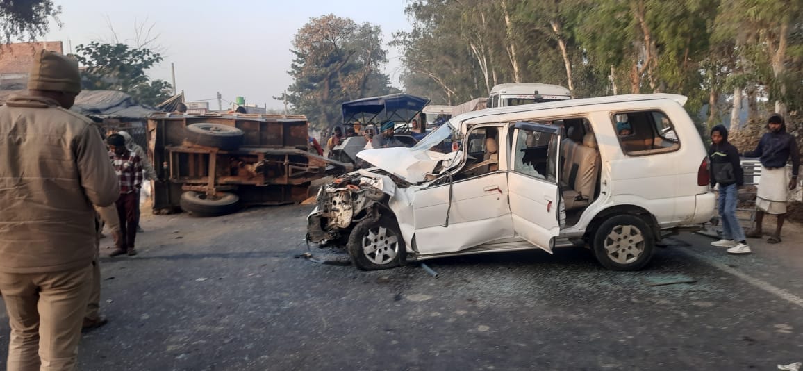 Chitrakoot Accident Tavera hits tractortrolley from behind farmer dies and driver injured investigation begins