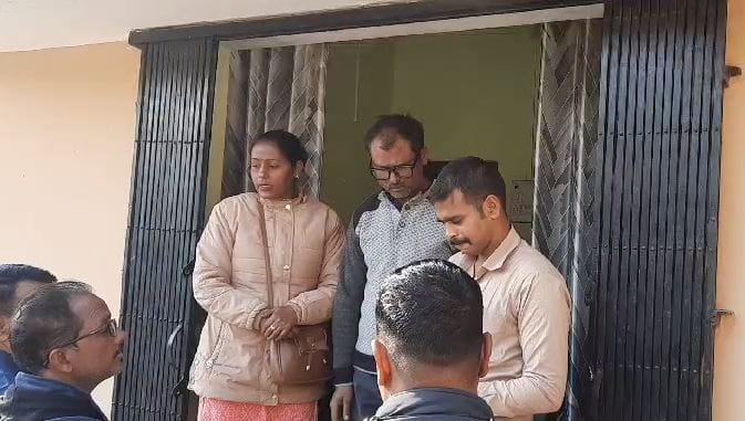 lakhs stolen house worker posted at SP office azamgarh investigation underway