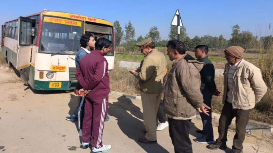 Major accident in Bijnor: Roadways bus going from Haridwar to Amroha hit the divider, 12 injured