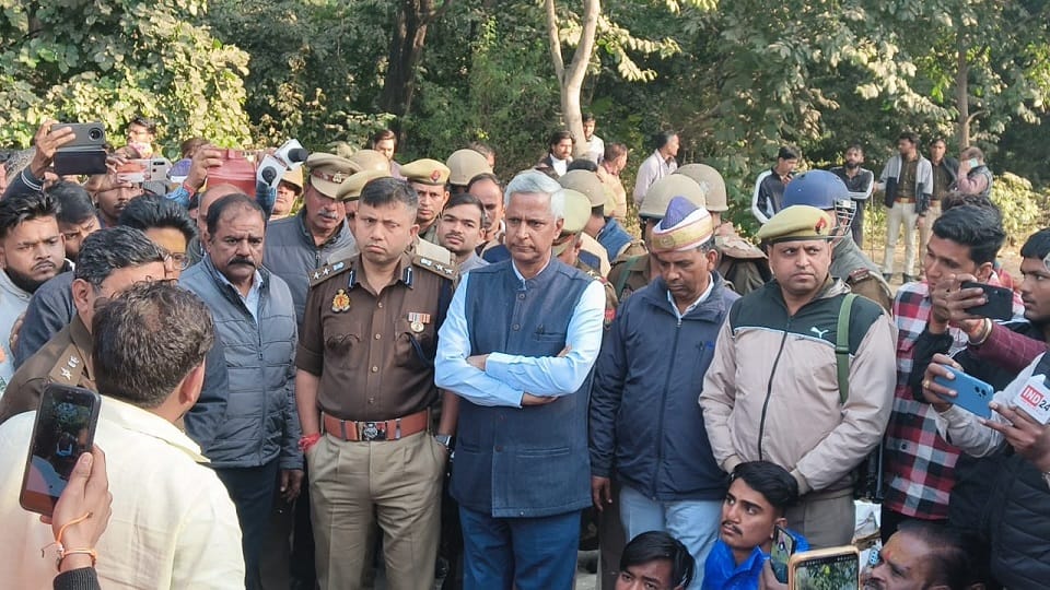 Skeletons of cows found in Mathura Cow devotees blocked Mathura-Vrindavan road Police lathicharged