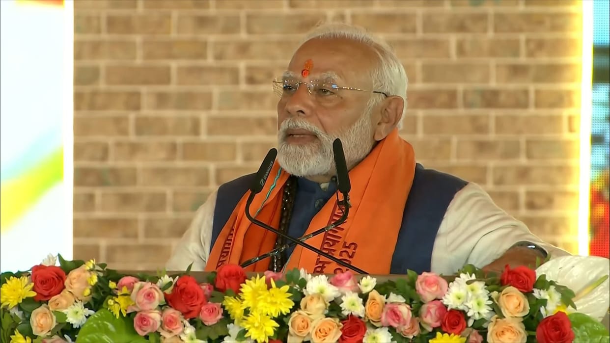 PM Modi said in Prayagraj Mahakumbh is a great yagya of unity every discrimination is sacrificed in it