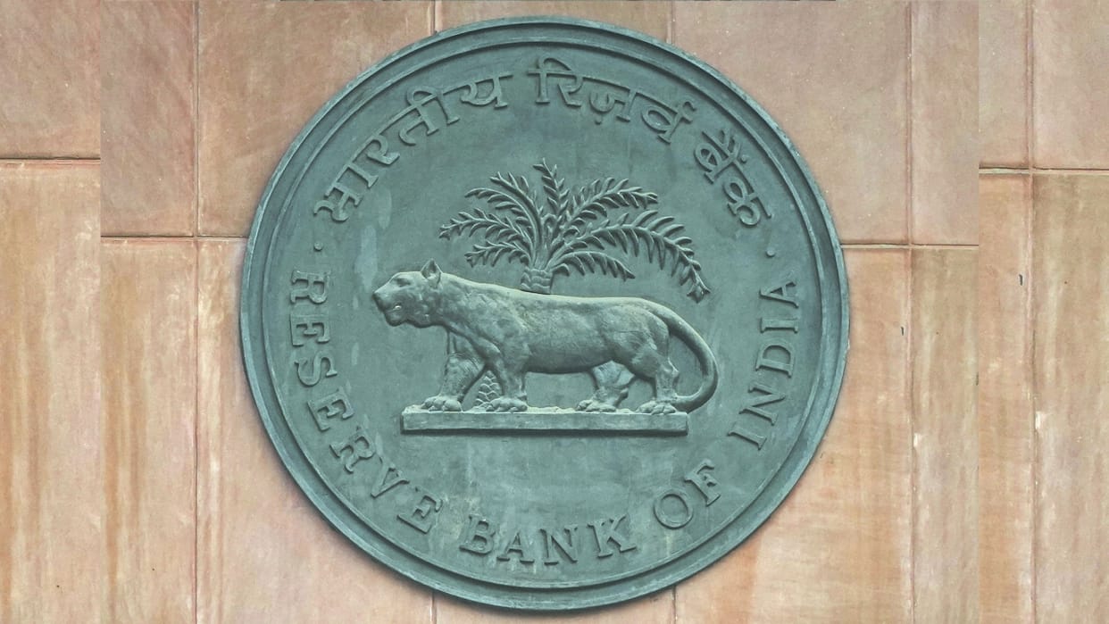 Sources claims RBI probing banks' derivatives books amid IndusInd fallout
