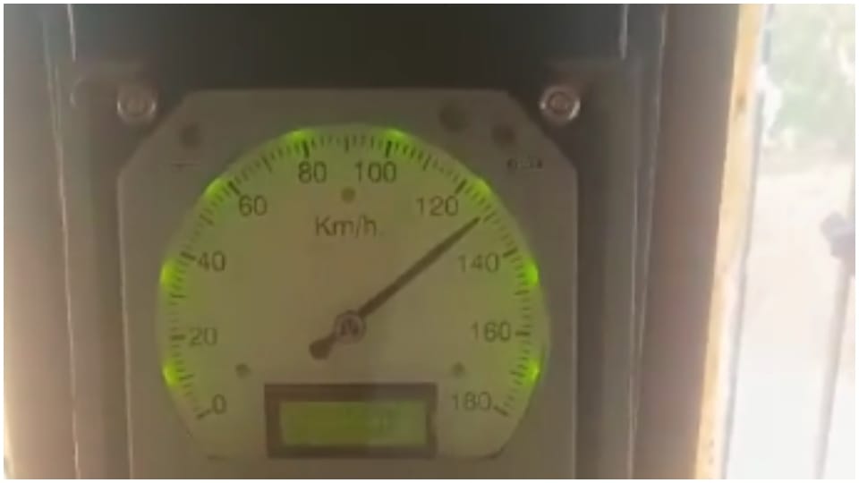 Shahdol News: Special saloon ran on third line at a speed of 120 km test successful
