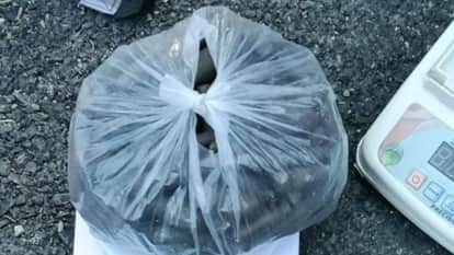 Two smugglers arrested with 4.31 kg of hashish in Basti