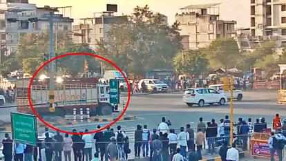 Rajasthan: A truck loaded with cylinders ran along with the Vice President's convoy