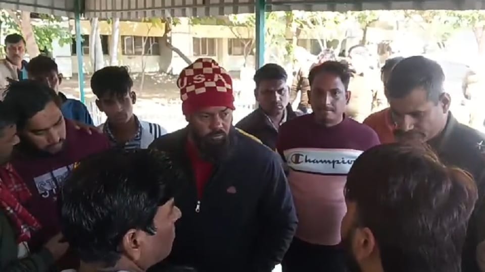 Some youths shot a waiter at a wedding ceremony, he died during treatment