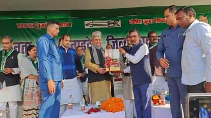 Bihar Former minister Vijay Chaudhary came in support of Collector Chandrashekhar