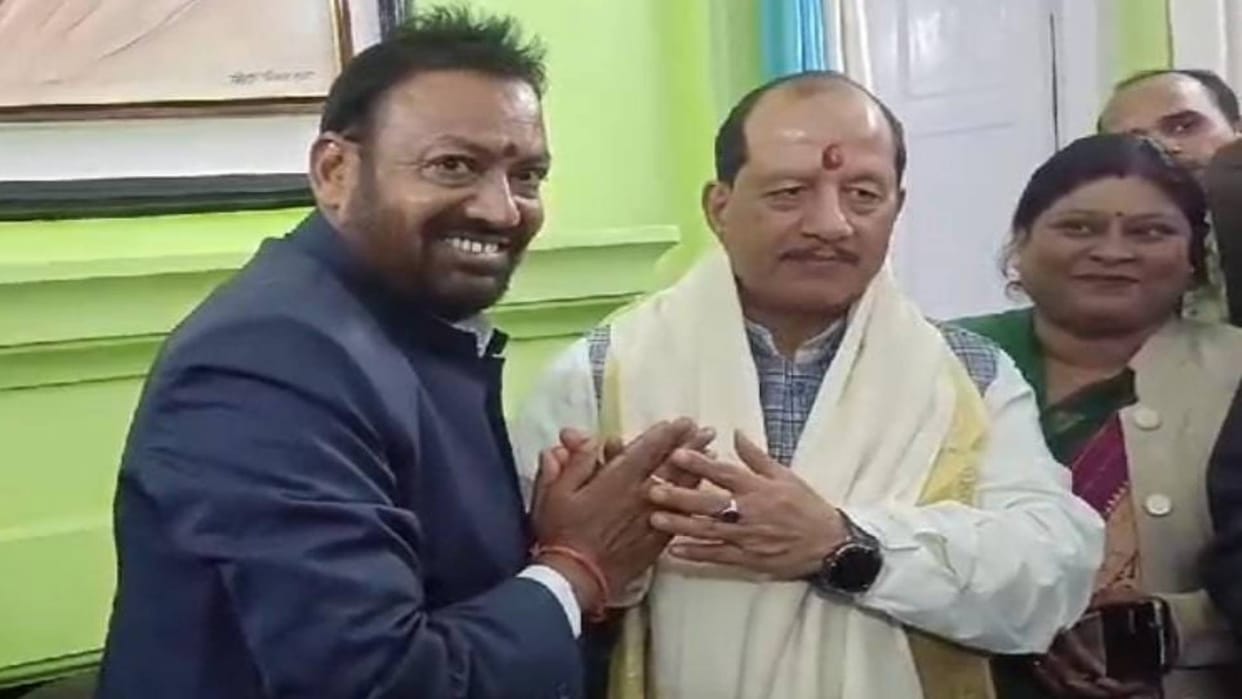 Bihar Vijay Sinha said who raise question on Nitish visit should tell how these people became kings of palaces