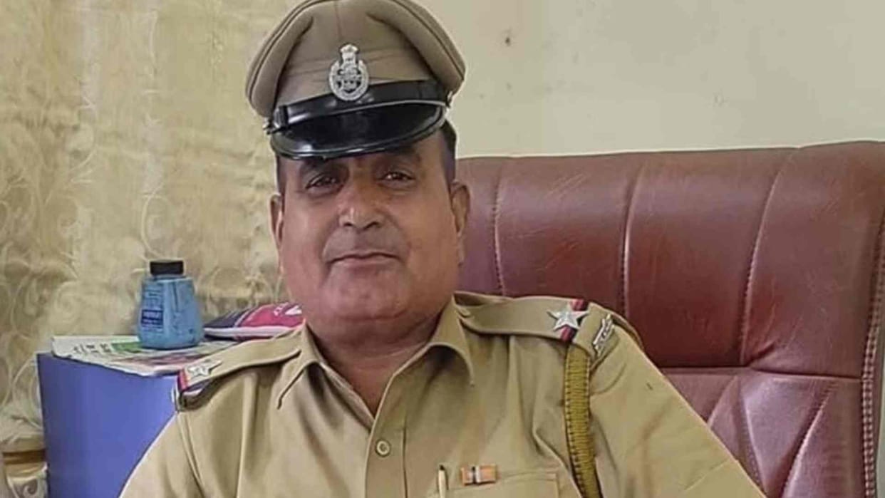 ASI who died in an accident in CM's convoy was cremated with state honors