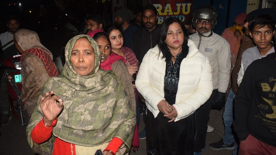 UP: Two lesbian friends... their family members put restrictions so they went to Punjab to get married