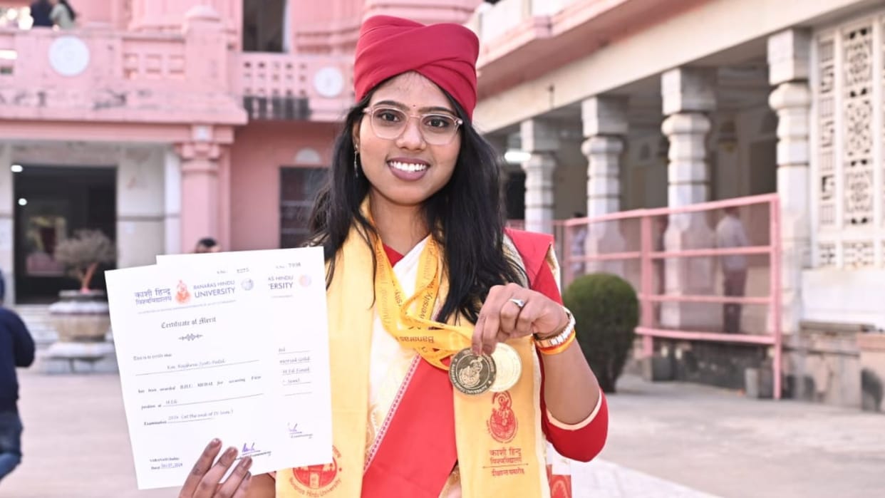 BHU convocation Seventh gold medal same house three sons of farmer daughter-in-law increased honor