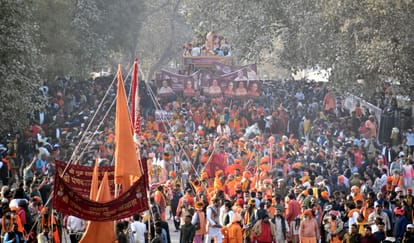 Mahakumbh More than 10 thousand Naga Sannyasis came out to enter the cantonment