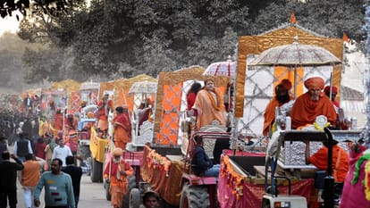 Mahakumbh More than 10 thousand Naga Sannyasis came out to enter the cantonment