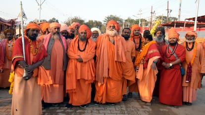 Mahakumbh More than 10 thousand Naga Sannyasis came out to enter the cantonment