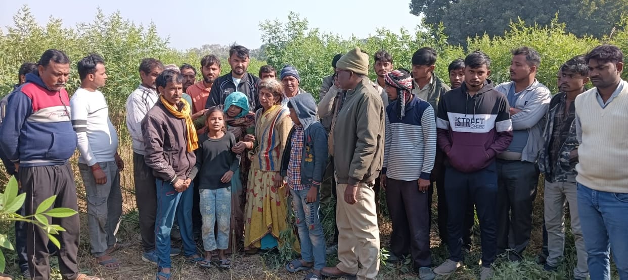 After a youth a teenager girl was shot dead her body was found on the banks of Yamuna river