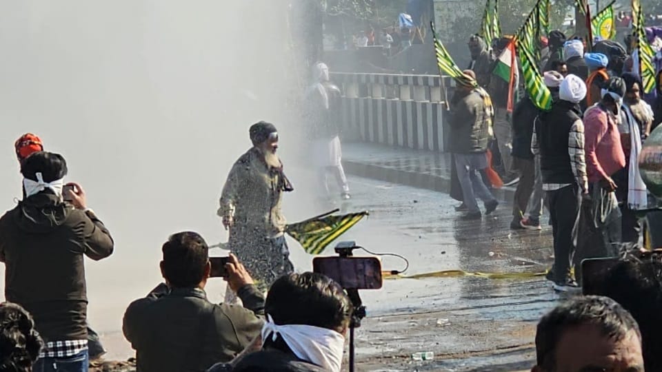 Kisan Andolan News: Police Use Tear Gas, Water Cannons on Protesting Farmers at Shambhu Border