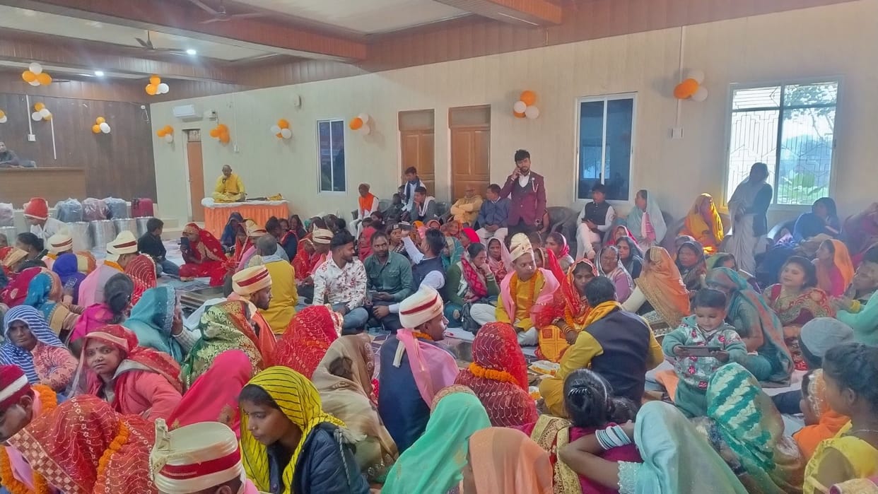 37 couples took the wedding vows in Bhadohi, three read Nikah
