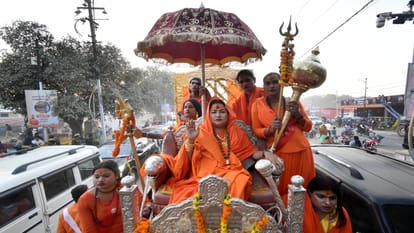 Mahakumbh More than 10 thousand Naga Sannyasis came out to enter the cantonment