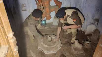 UP: संभल में मुस्लिम आबादी में 46 साल बाद खुला शिव मंदिर; 1978 में दंगे के बाद हिंदू परिवार ने छोड़ा था ये घर UP News: Sambhal Hindu Temple Reopens after 46 years in Muslim Dominated Areas Know History