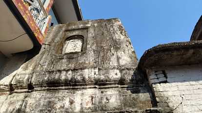 UP: संभल में मुस्लिम आबादी में 46 साल बाद खुला शिव मंदिर; 1978 में दंगे के बाद हिंदू परिवार ने छोड़ा था ये घर UP News: Sambhal Hindu Temple Reopens after 46 years in Muslim Dominated Areas Know History