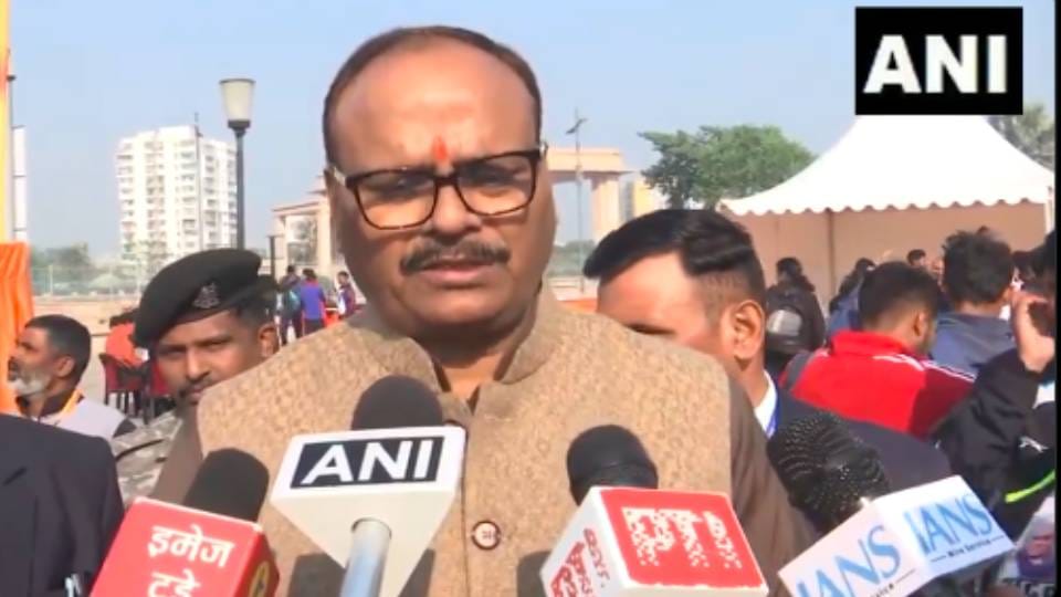 Deputy CM Brajesh Pathak said On Azam Khan letter SP is facing internal conflict