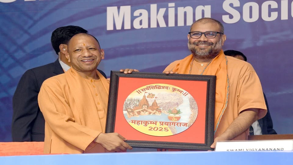 वर्ल्ड हिंदू इकोनॉमिक फोरम-2024 के दौरान यूपी के मुख्यमंत्री योगी।