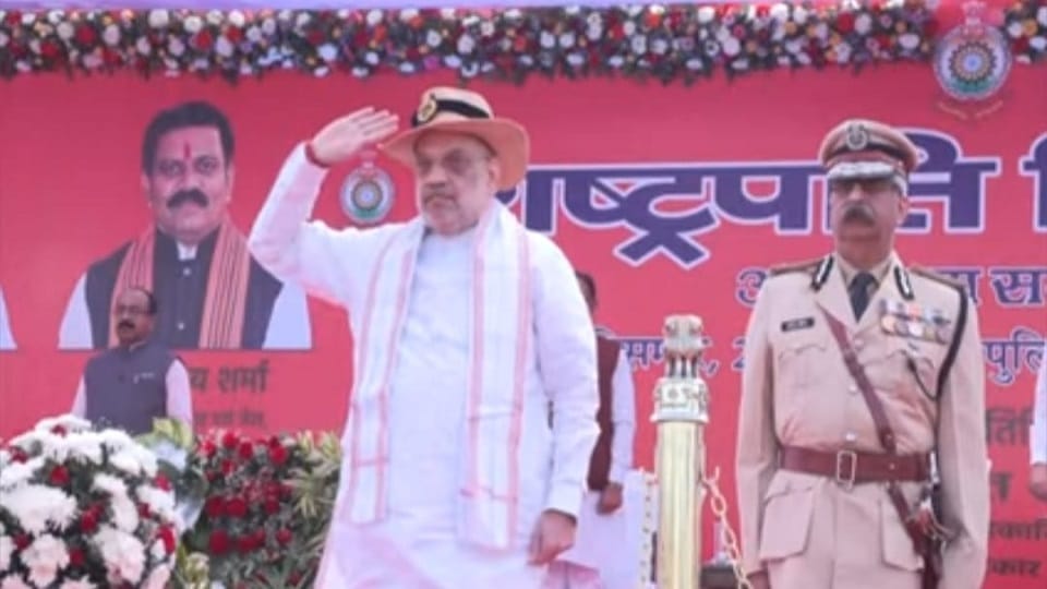 Chhattisgarh receives President Police Colour Award Amit Shah takes the salute reaches ground with cavalry squ