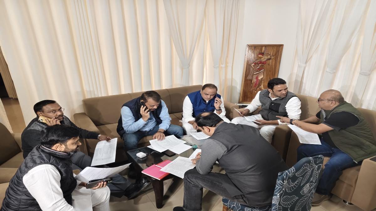 Bhopal: Senior Congress leaders and MLAs gathered at the residence of the Leader of Opposition, strategy made