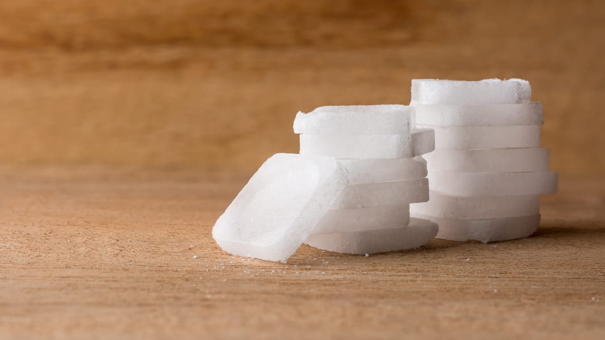 how to use camphor to remove dandruff from head in a easy way