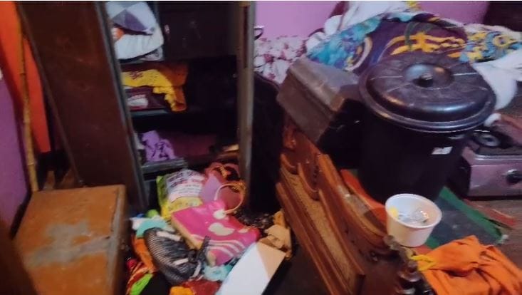 Lakhs stolen from gold merchant house in ballia family attend wedding opened shocked