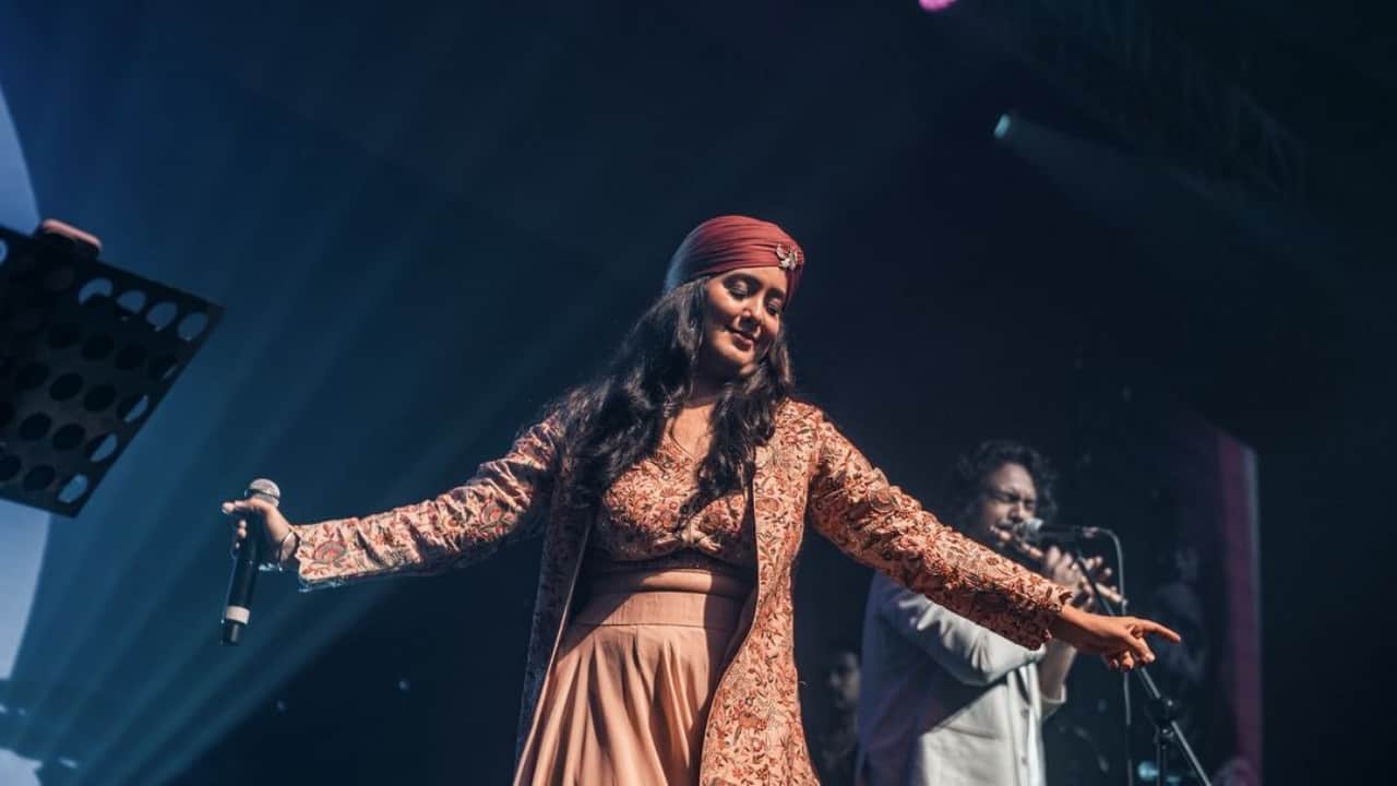 10 Interesting stories related to Harshdeep Kaur Birthday she received three awards for the song Dilbaro