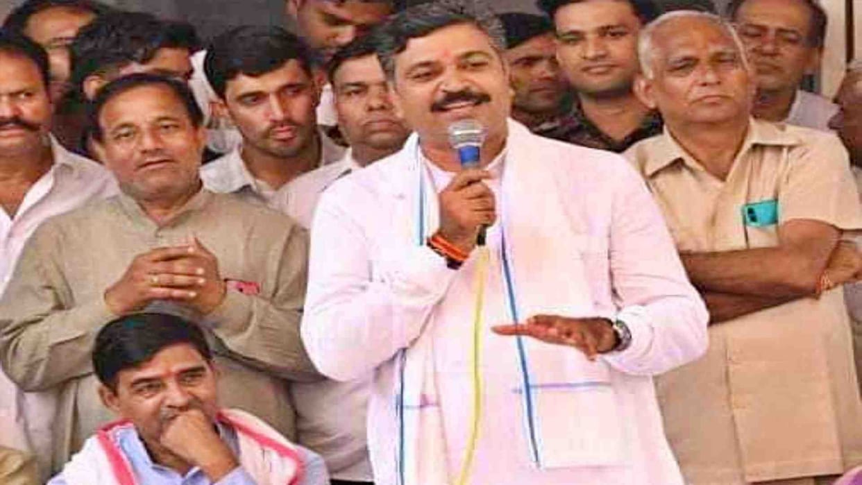 Alwar: Tikaram Julie furious over the decision to make patient's photos and finger prints mandatory