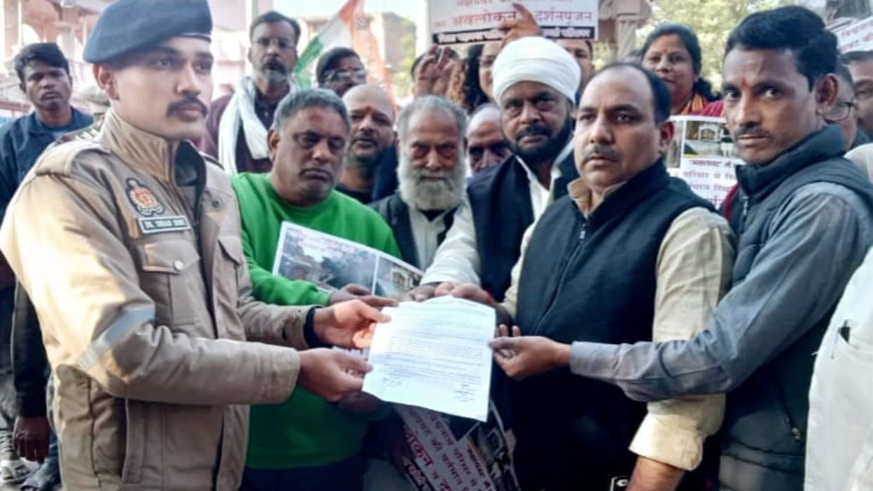 Police stopped Congress members Vishwanath temple workers slogans matter related to Akshayvat