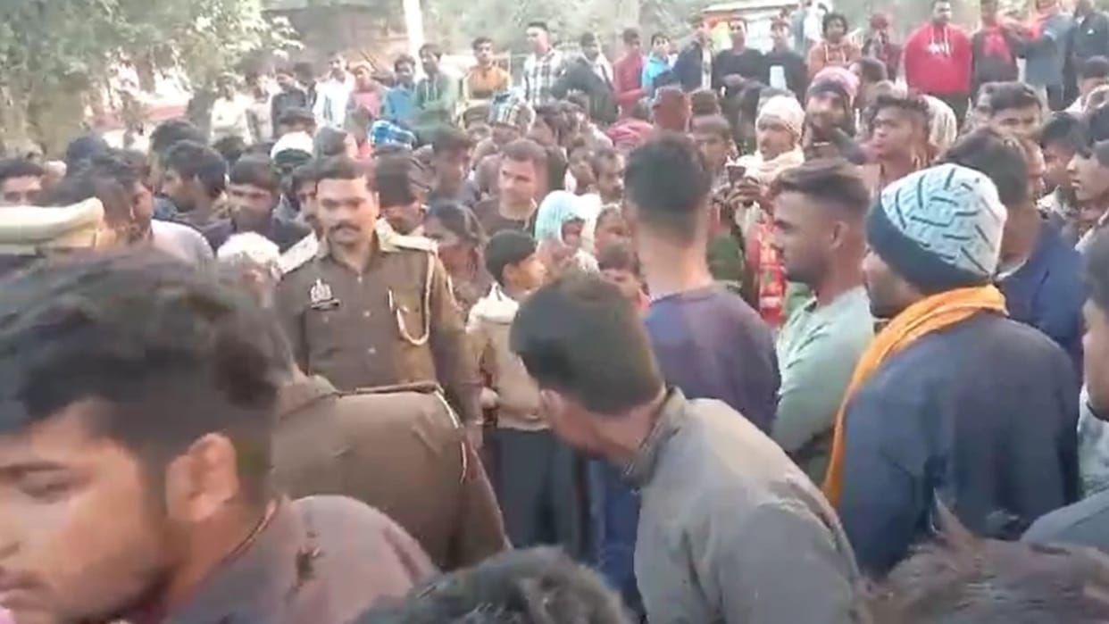 Pickup van turns into Yamraj girl dies public creates ruckus at the spot blocks road