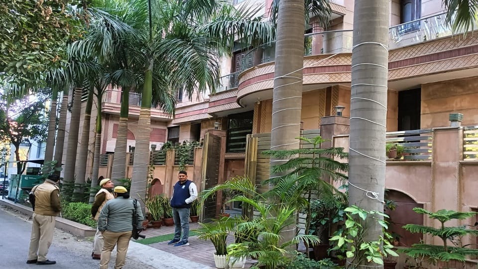 UP: Raid on the premises of former OSD of Noida Development Authority Ravindra Singh Yadav