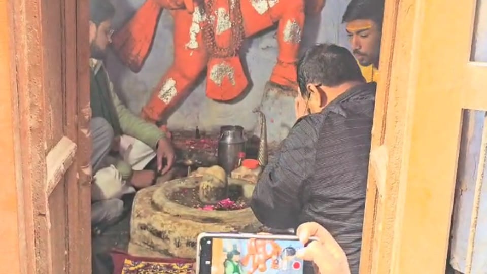 Temple Video: After decades, chants reverberated in a closed temple in a Muslim-dominated area