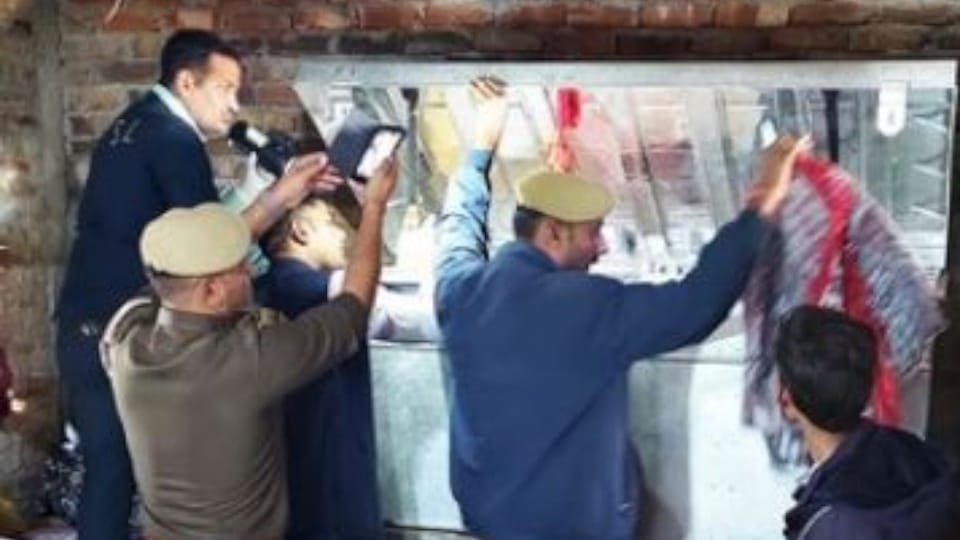 woman along with her lover killed her husband after seeing him in an objectionable condition In Shahjahanpur