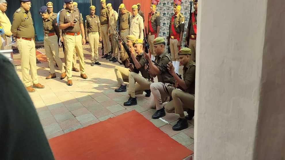 Policemen did not know about their own weapons SSP sent them to the line duty in bareilly